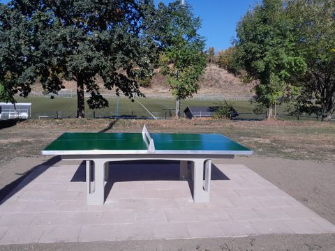 Tischtennisplatte auf dem Festplatz