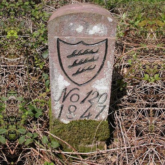 Grenzstein an der Baden – Württembergischen Grenze im Hagenschieß